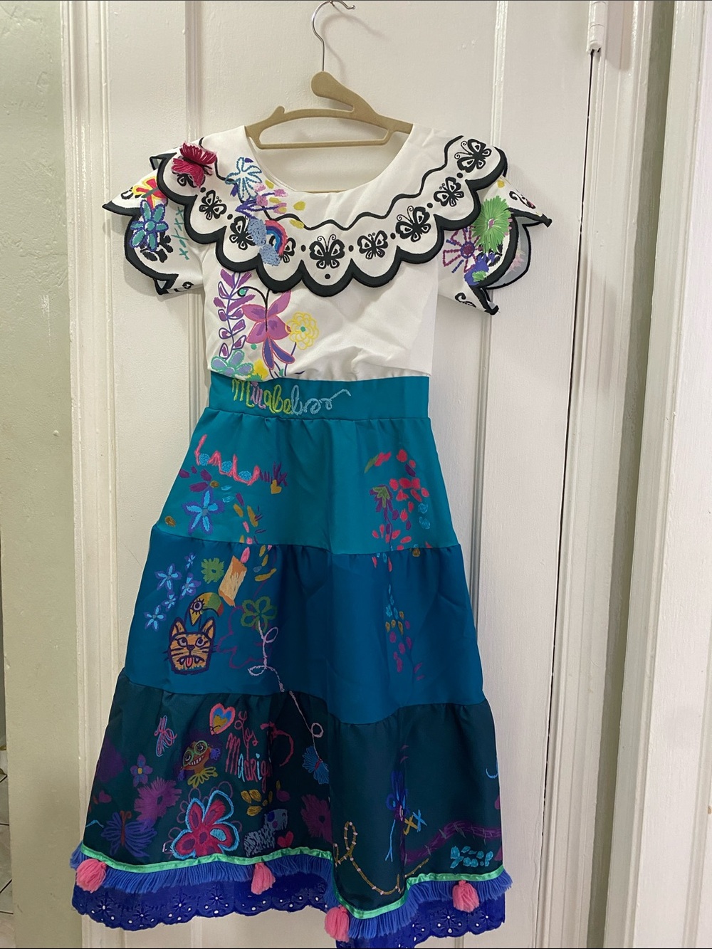 Disney Encanto Mirabel Costume Size 7/8